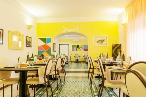 Restaurant/places to eat, Food and drinks, Area and facilities, Meals, Buffet breakfast, Italian breakfast, Lunch, Dinner