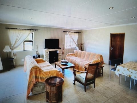 TV and multimedia, Living room, Seating area, Dining area, Evening entertainment