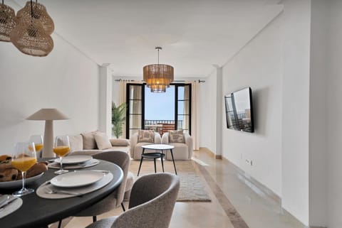TV and multimedia, Living room, Dining area, Food