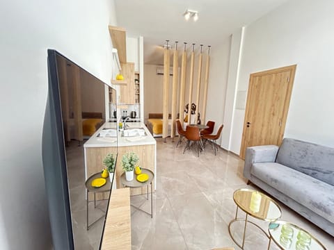 Kitchen or kitchenette, Living room, Seating area, Dining area