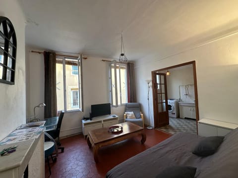 Kitchen or kitchenette, Living room, Seating area