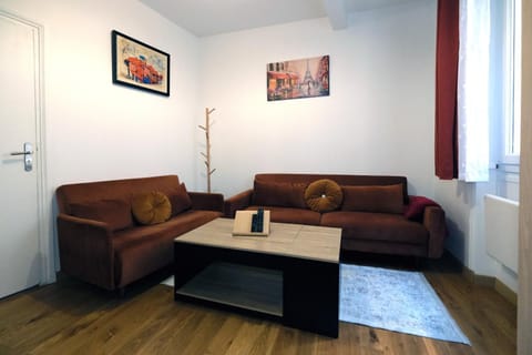Communal lounge/ TV room, Living room, Seating area
