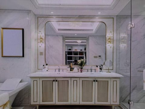 Urban Retreat Parkside Suite with Terrace and Entertainment Apartment in Schleswig-Holstein