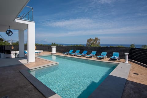 Day, Natural landscape, View (from property/room), Balcony/Terrace, Pool view, Sea view, Swimming pool, sunbed