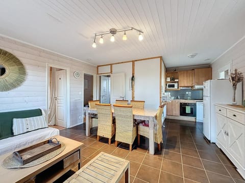 Kitchen or kitchenette, Living room, Dining area, dishwasher, oven, pet friendly, stove, toaster