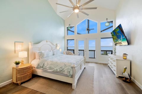 Bubbles Up water front condo House in Cedar Key