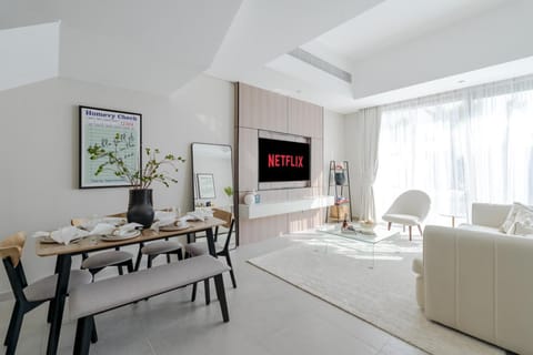 TV and multimedia, Living room, Dining area