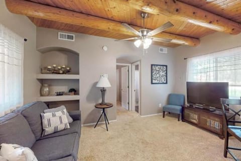 2 Bed 1 Bath with fully Stocked Kitchen Apartment in Corrales