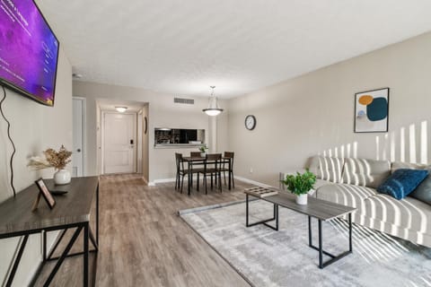 Halsten at Vinings 2516 spacious 1 Bed 1 bath Apartment in Vinings