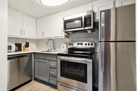 Halsten at Vinings 3214 Spacious 1 Bed 1 Bath Apartment in Vinings