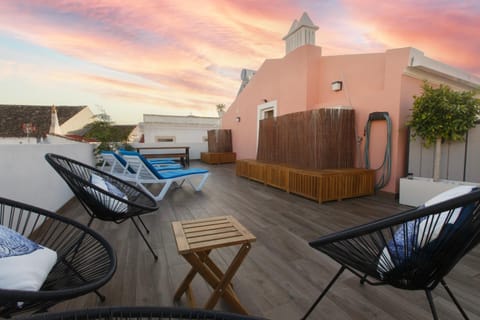 Property building, Patio, Balcony/Terrace, Sunrise, Sunset, sunbed