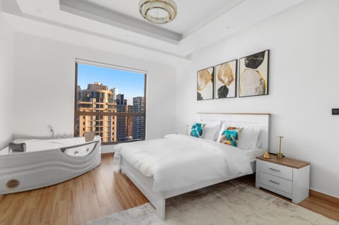 Bed, Hot Tub, Hot Tub, Photo of the whole room, Bedroom