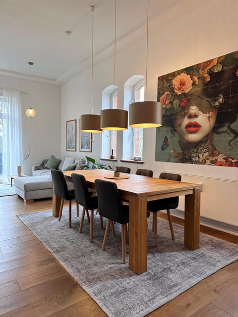 Living room, Seating area, Dining area