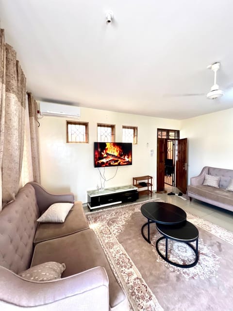 Communal lounge/ TV room, TV and multimedia, Living room, Photo of the whole room, Seating area, Evening entertainment