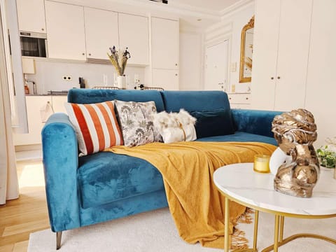 Kitchen or kitchenette, Living room, Seating area