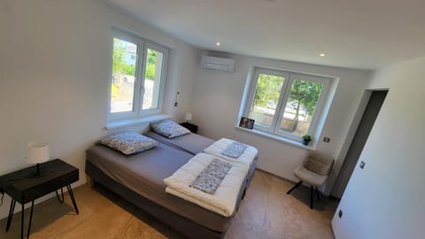 Bed, Photo of the whole room, Bedroom, internet, wardrobe, air conditioner