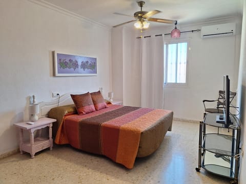 TV and multimedia, Photo of the whole room, Bedroom, air conditioner