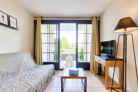 Bed, Bedroom, kitchen