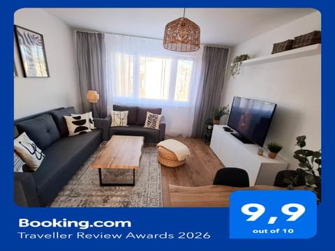 Communal lounge/ TV room, TV and multimedia, Living room, Seating area, Evening entertainment