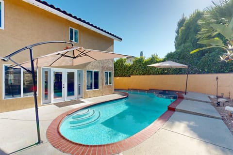 4 BR Home in Rancho Cucamonga Hills - Luxury House in Upland