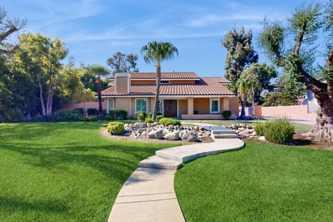 4 BR Home in Rancho Cucamonga Hills - Luxury House in Upland