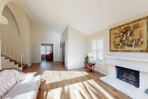 4 BR Home in Rancho Cucamonga Hills - Luxury House in Upland