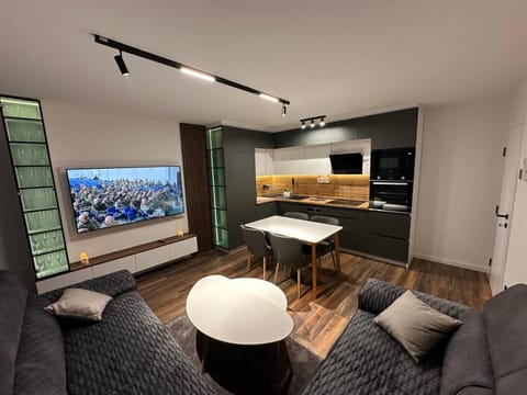 Communal lounge/ TV room, TV and multimedia, Kitchen or kitchenette, Living room, Seating area, Dining area, Evening entertainment