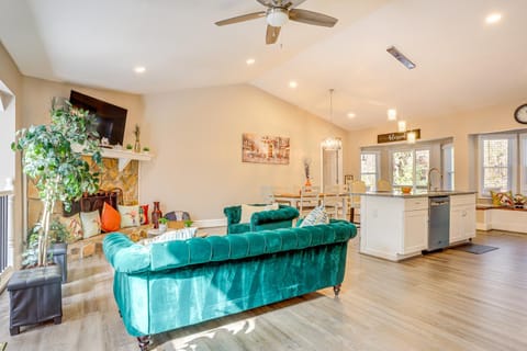 Cozy Country Livin! Gem 17 Mi to LakePoint Sports House in Allatoona Lake