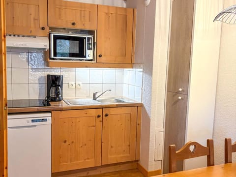 Appartement T2 Lumineux, Accès Piscine et Wifi, Proche Pistes - FR-1-807-63 Apartment in Notre-Dame-de-Bellecombe