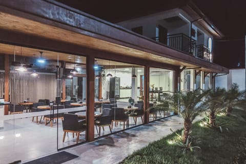 Property building, Facade/entrance, Breakfast