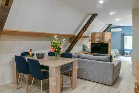 Seating area, Dining area