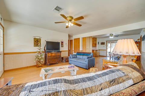 Pet-Friendly Hill Country Retreat with Deck! House in Rio Grande