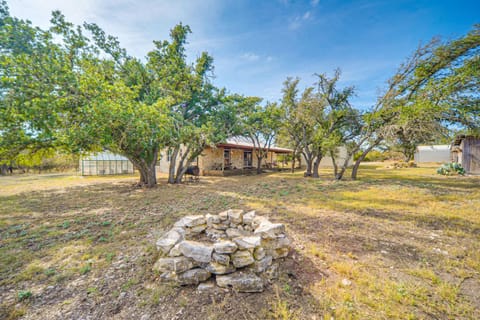 Pet-Friendly Hill Country Retreat with Deck! House in Rio Grande