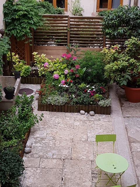 Beaune City Suite Apartment in Beaune