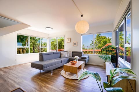 Scenic Escape with Stunning Sea Views in Raumanga House in Whangārei