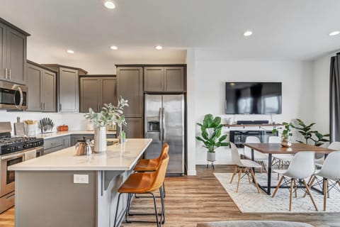 Modern and Bright Townhome with Game Room in S Salem Apartment in Salem