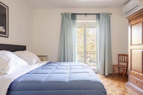 Bed, Photo of the whole room, Bedroom, internet, air conditioner