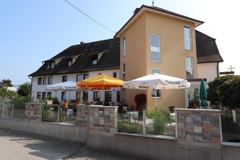 Property building, Patio, Facade/entrance