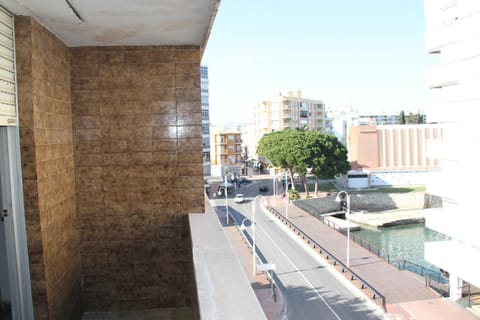 Facade/entrance, Balcony/Terrace