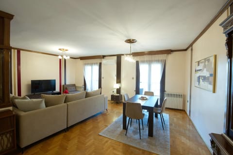 TV and multimedia, Living room, Seating area, Dining area, internet