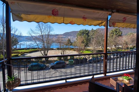 Day, Natural landscape, View (from property/room), Balcony/Terrace, Lake view, Mountain view