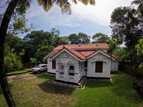 Property building, Natural landscape, Parking