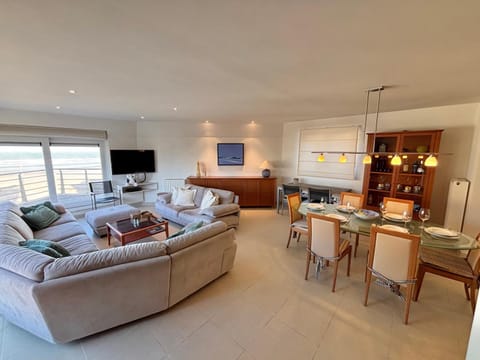 Windjammer A3 - Sea View Apartment in De Panne