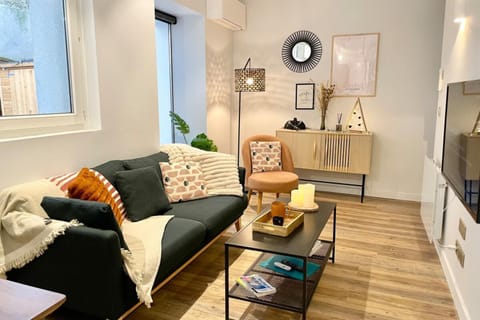 Grande terrasse en centre ville House in Aix-les-Bains