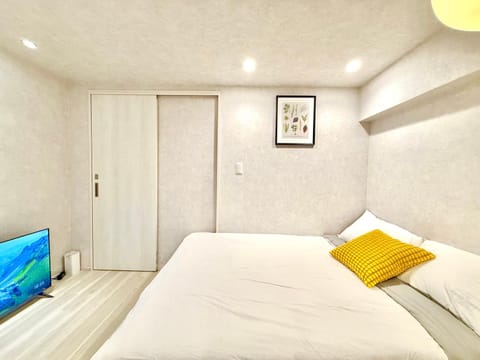 Bed, TV and multimedia