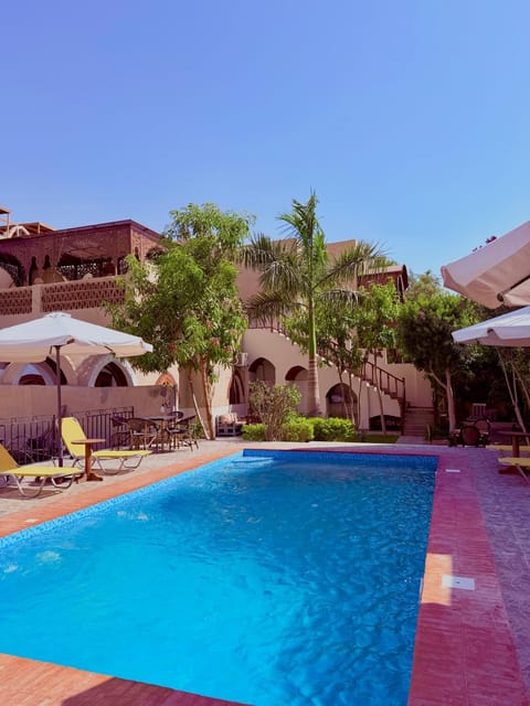 Property building, Swimming pool, sunbed