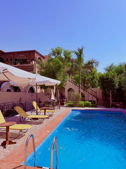 Property building, Patio, Day, Pool view, Swimming pool, sunbed