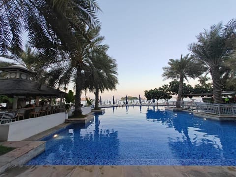 Swimming pool, sunbed