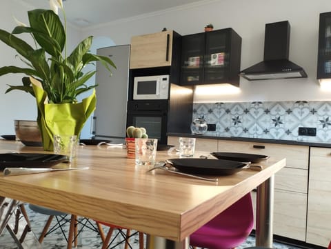 Kitchen or kitchenette, Communal kitchen, kitchen, kitchen
