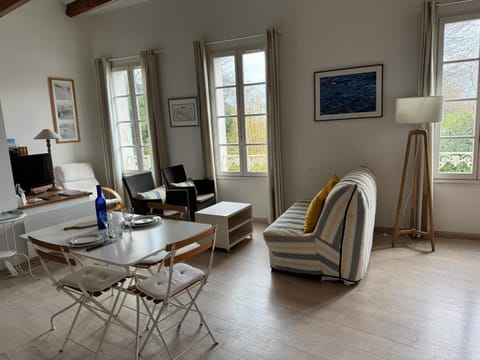 Communal lounge/ TV room, Living room, Dining area